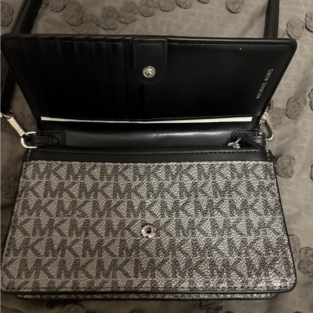 Michael Kors Black and Gray Signature Crossbody Bag - Picture 3 of 6